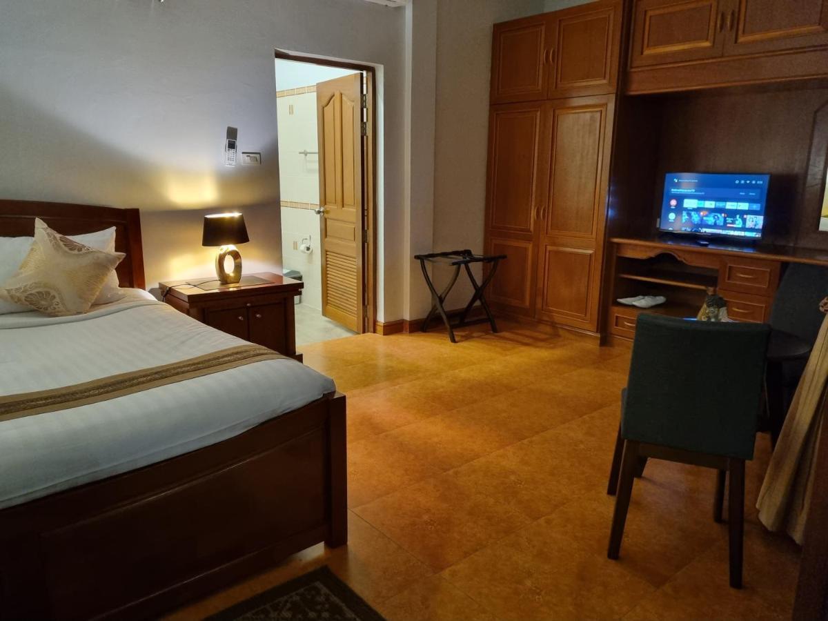 Meyers Hua Hin Exterior foto